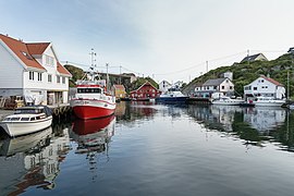 Sjøhus, ferry pier, shop / post office