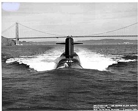 USS Woodrow Wilson (SSBN-624) на фоне моста «Золотые Ворота»