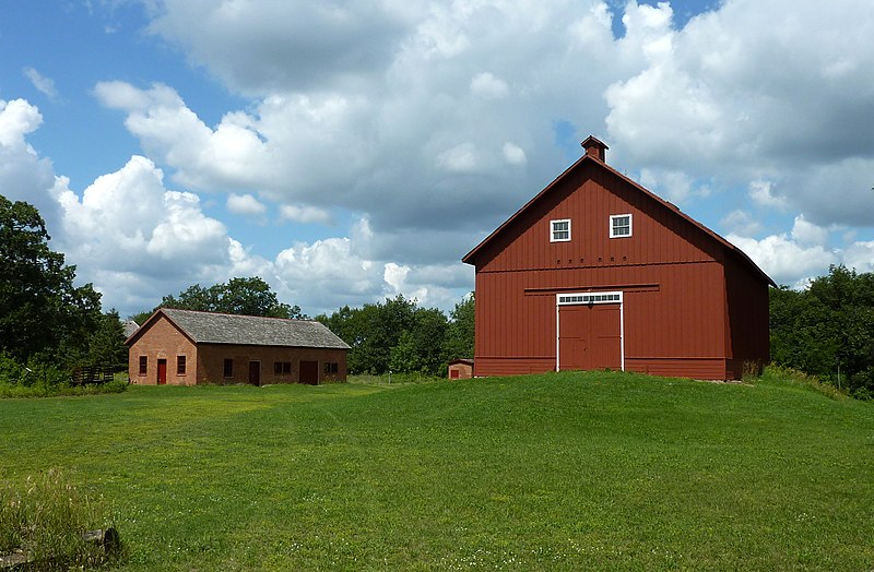 File:2009-0810-NorthOaks-HillFarm.jpg