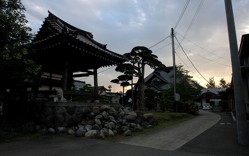 File:Aterazawa Kokain Temple 2009.jpg