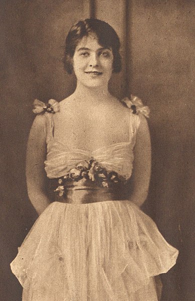 File:Clara Joel, 1917 (cropped).jpg