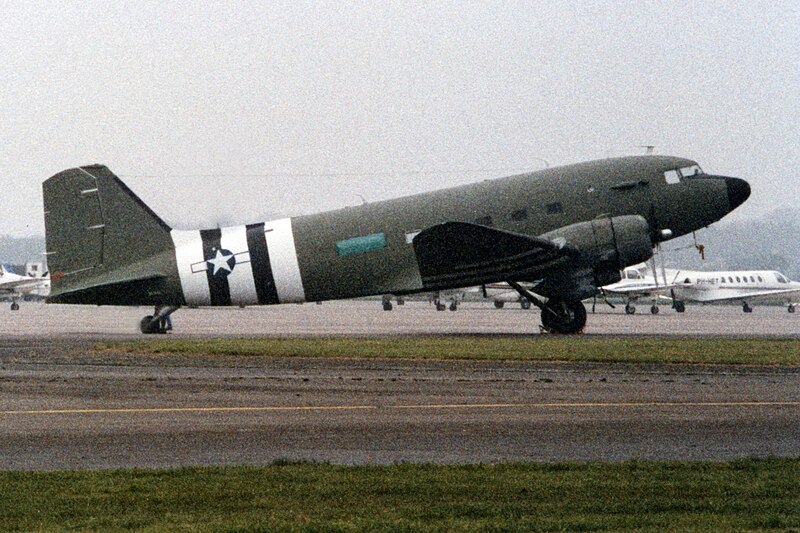 File:Douglas C-47 Skytrain 1985.jpg