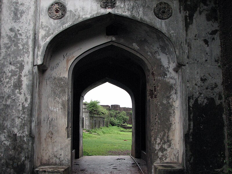 File:Jaigadh fort 1.jpg