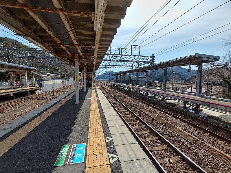 File:Ohmi shiotsu platform.jpg