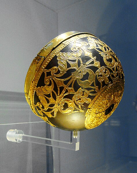 Файл:Ornamental gold mounts.jpg