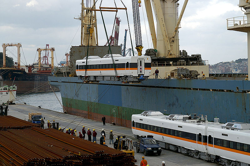 File:Taroko-express-unloading.jpg