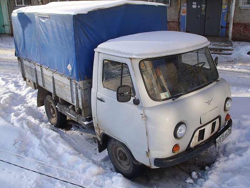 Файл:Uaz 3303 white 1998year.JPG