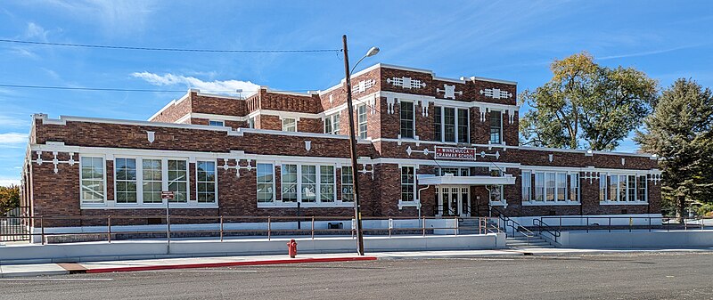 File:Winnemucca Grammar School.jpg