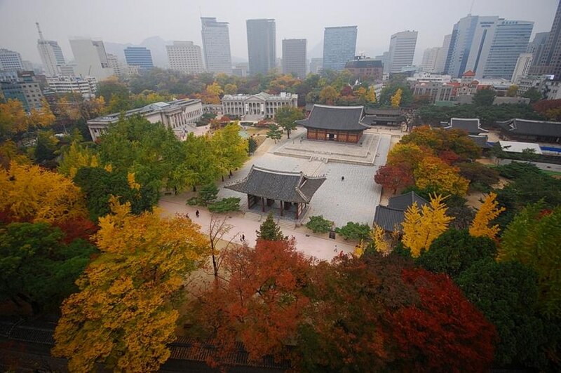 File:Deoksugungpalacefromthebuilding.jpg