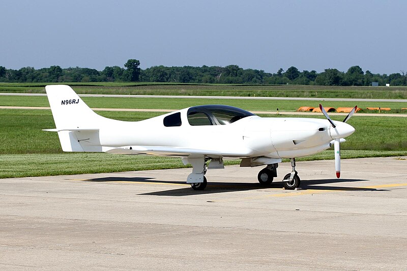 Archivo:Lancair 235 (N96RJ).jpg