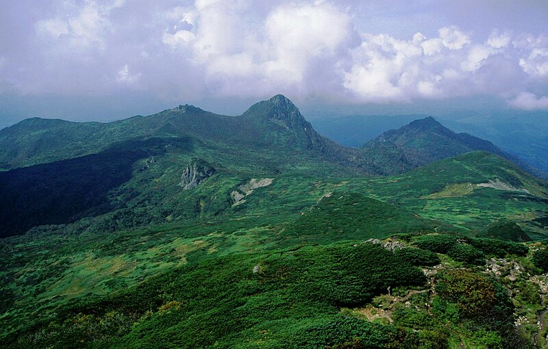 File:Mount Yubari.jpg