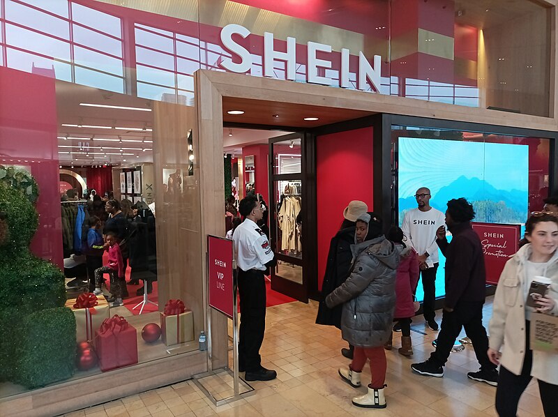 File:SheinPopupStoreSquareOne2.jpg