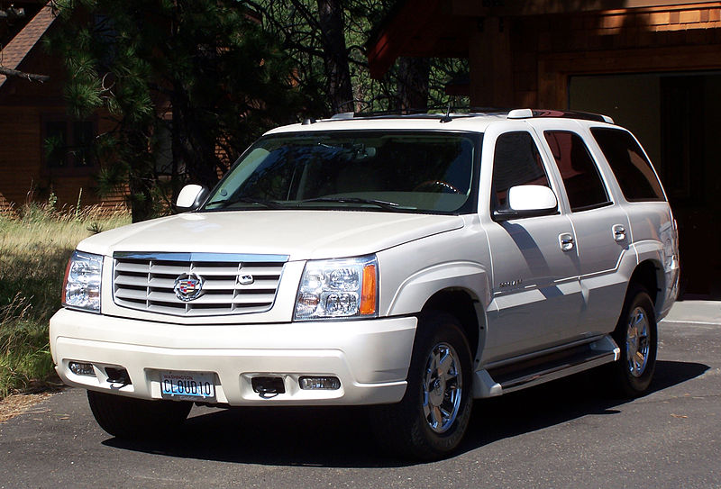 File:2005 Cadillac Escalade Front.jpg