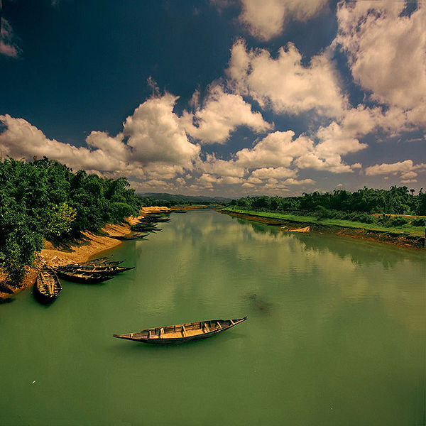 File:Boat in river, Bangladesh.jpg