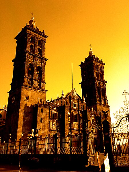 File:Catedral de puebla.jpg