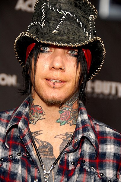 Файл:DJ Ashba 2010.jpg