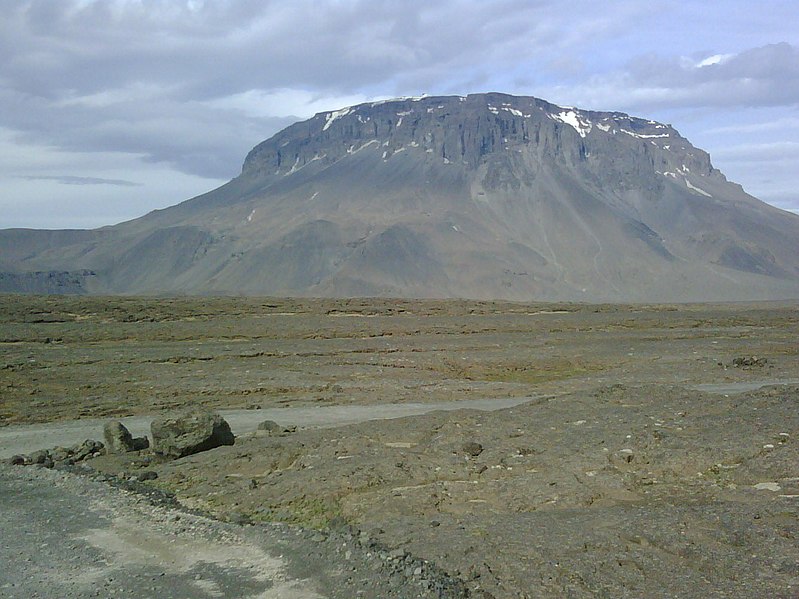 File:F88-Herðubreið.jpg