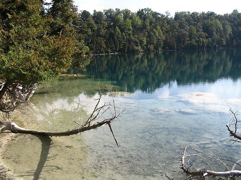 File:GreenLakesStatePark.JPG