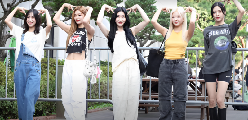 Archivo:ITZY (있지) 180823.png