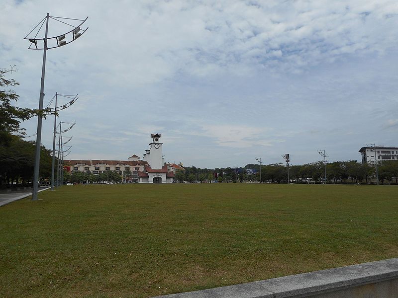 File:Nilai Square.jpg