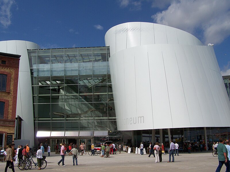 File:Ozeaneum in Stralsund, Eingang.JPG