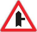 Side road junction to right