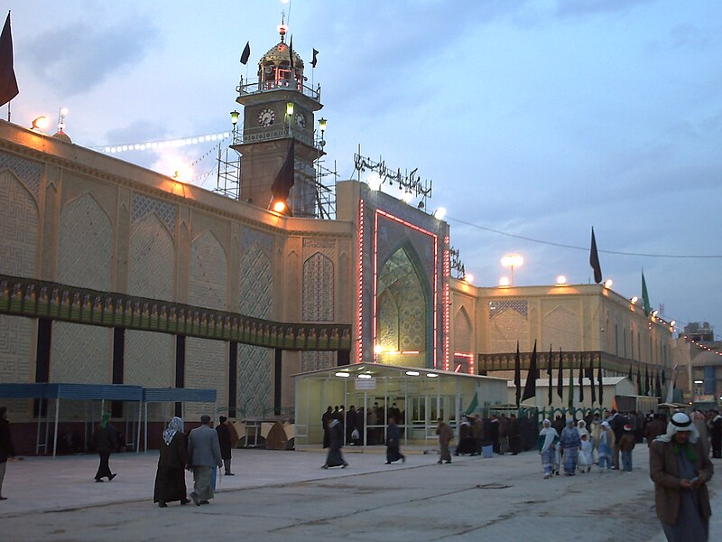 File:Ali Mausoleum compound,Najaf.jpg