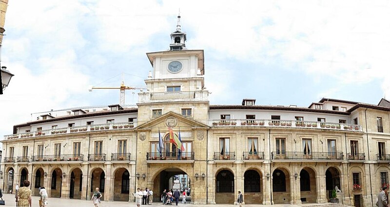 Archivo:Ayuntamiento de Oviedo.jpg