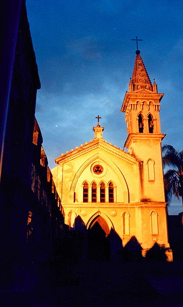 File:Cuernavaca Catedral de madrugada.jpg