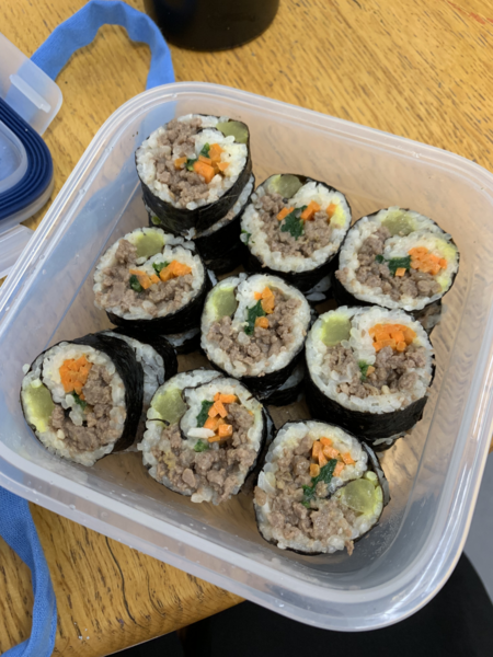 File:Gimbap with meat.png