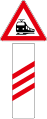 Distance panel for level crossing without barriers