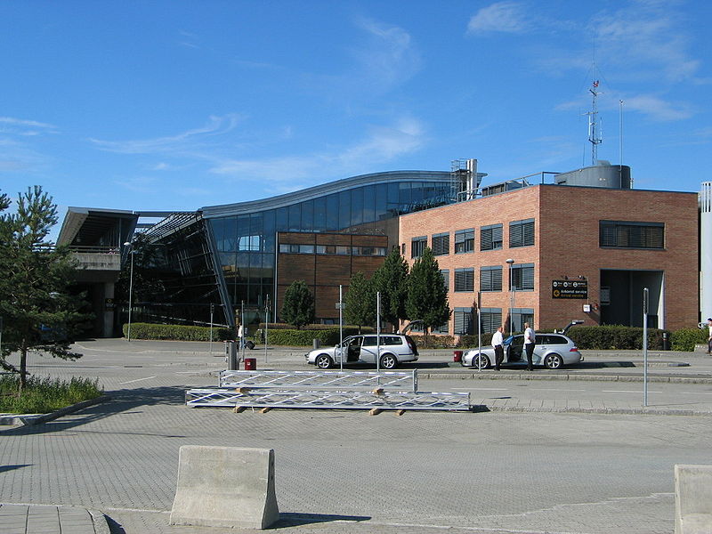 File:Trondheim Airport 2.jpg