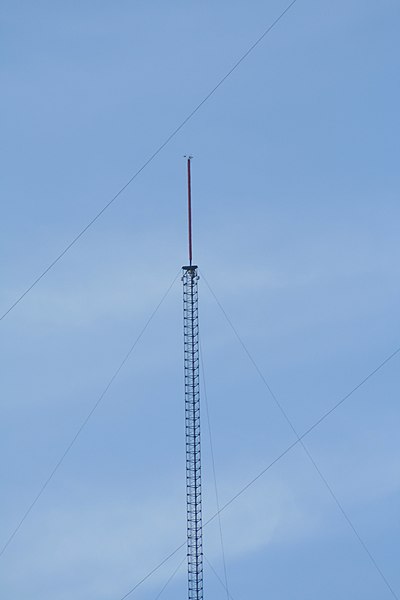 File:WBUI TV antenna.jpg