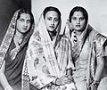 Women in sari 1912