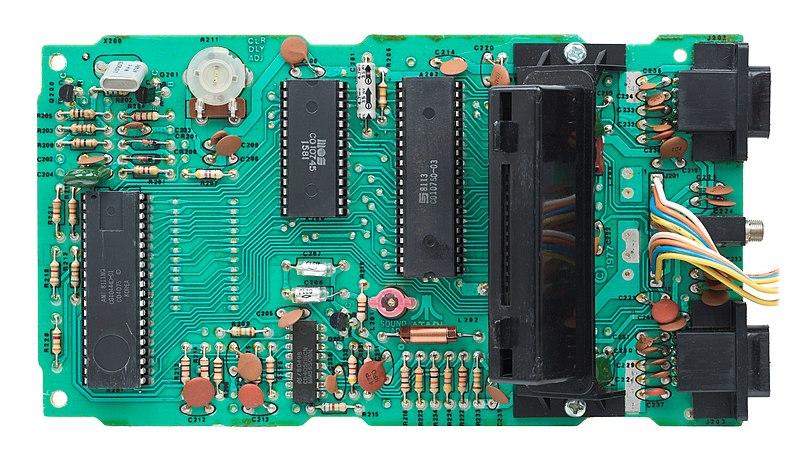 Archivo:Atari-2600-Six-Switch-Motherboard-Flat.jpg