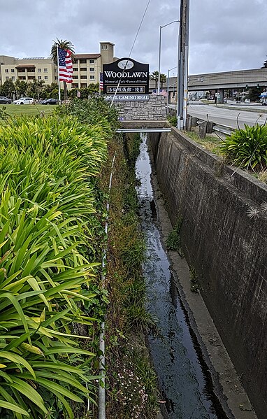 File:Colma Creek at Woodlawn.jpg