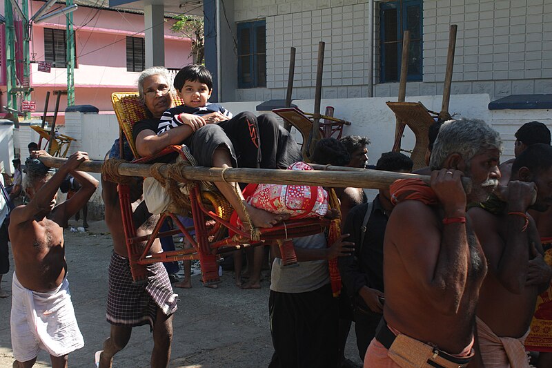 File:Doli service in Sabarimala.jpg