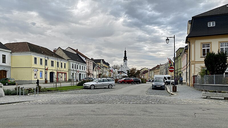 File:Gmünd Stadtplatz 06.jpg