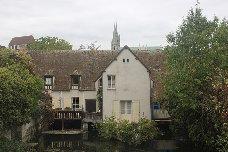 File:Moulin Saint-Père à Chartres.jpg