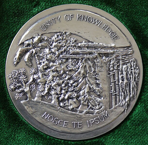 File:Niels Bohr Institute Medal-R.jpg