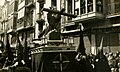 Jesús en su Tercera Caída procesionando por las calles de Zamora la tarde de Lunes Santo del año 1947.