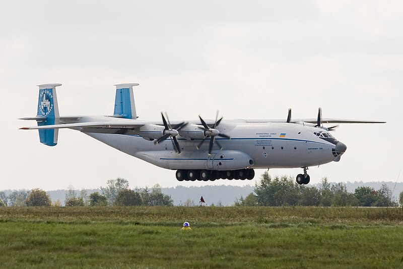 Файл:Antonov An-22 2.jpg