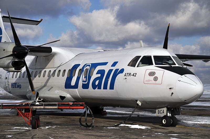 Файл:Atr-42 усть-кут на перроне.JPG