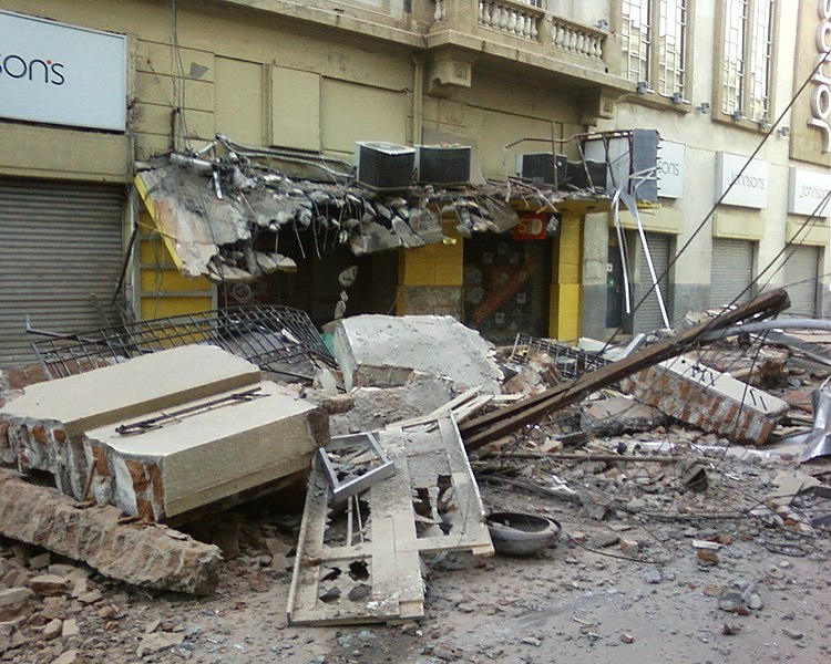 Archivo:Centro de Concepcion terremoto.jpg