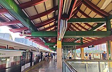 EW26 Lakeside MRT Station.jpg