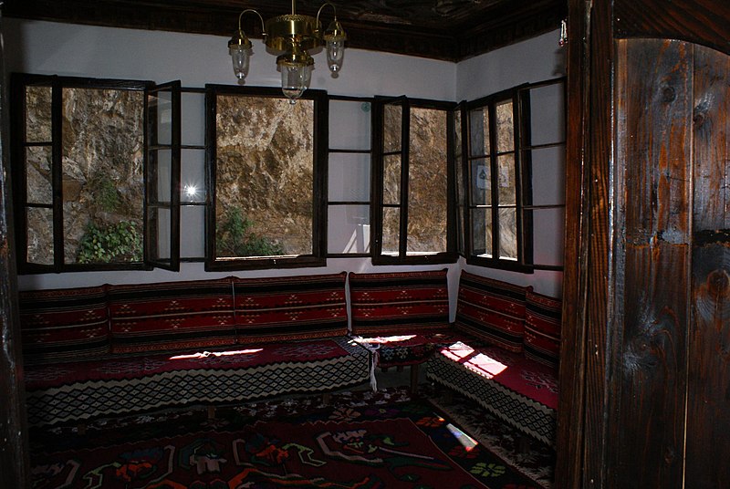 File:Inside Blagaj tekke.jpg