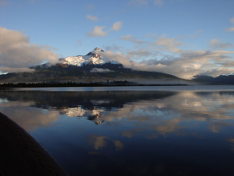 File:Lago Yulton.jpg