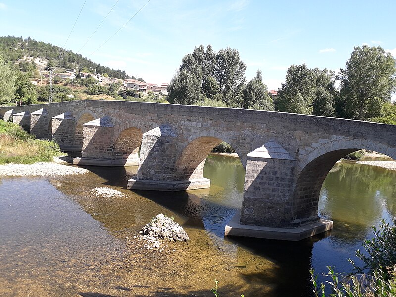 Archivo:Puente románico de Trespaderne.jpg