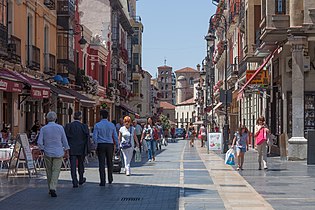 La calle ancha sería peatonalizada en 1997.