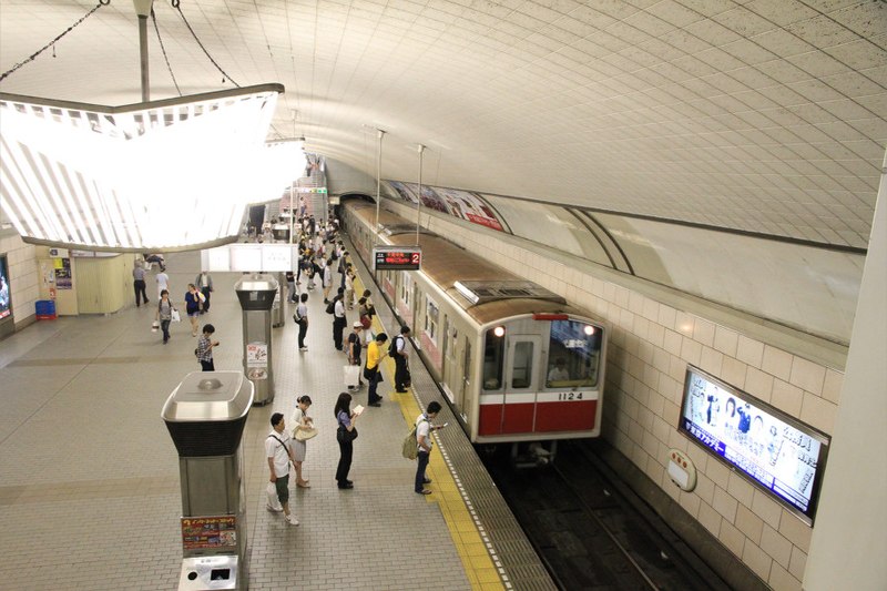 File:Subway-midosujiline-umeda-lighting.jpg